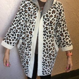 Fuzzy Leopard Print Hooded Kamana cardigan/robe, size small. Never worn!